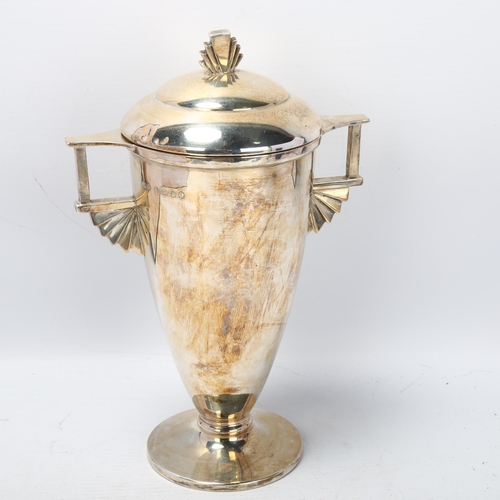 1762 - An Art Deco George V silver 2-handled trophy cup and cover, Joseph Gloster Ltd, Birmingham 1934, Bho... 