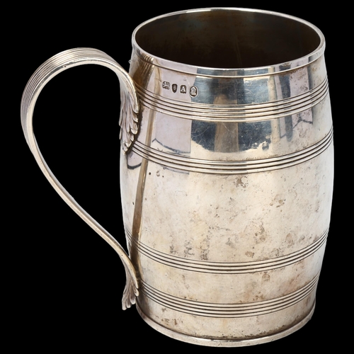 1775 - A George III silver barrel pint mug, with reeded decoration and acanthus leaf reeded handle, indisti... 