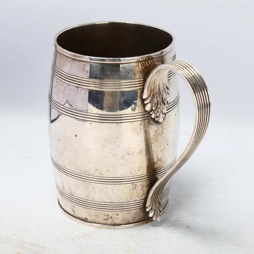 1775 - A George III silver barrel pint mug, with reeded decoration and acanthus leaf reeded handle, indisti... 