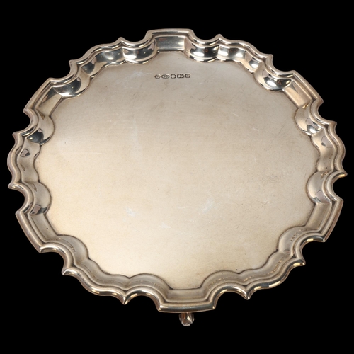 1793 - An Elizabeth II circular silver salver, Carr's of Sheffield, Sheffield 2007, scalloped border on 3 s... 