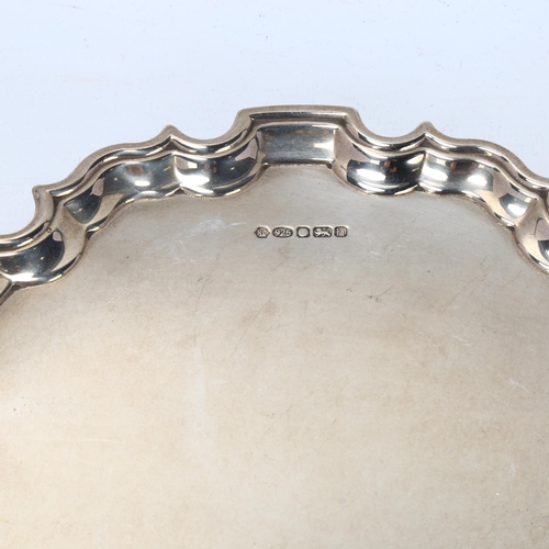 1793 - An Elizabeth II circular silver salver, Carr's of Sheffield, Sheffield 2007, scalloped border on 3 s... 