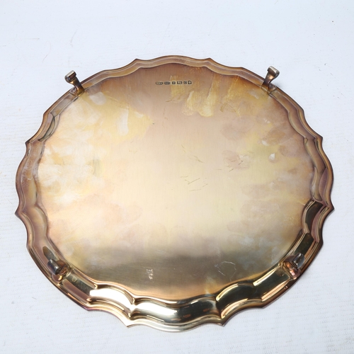 1795 - An Elizabeth II circular silver salver, Mappin & Webb, Sheffield 2002, scalloped border on 4 scrolle... 