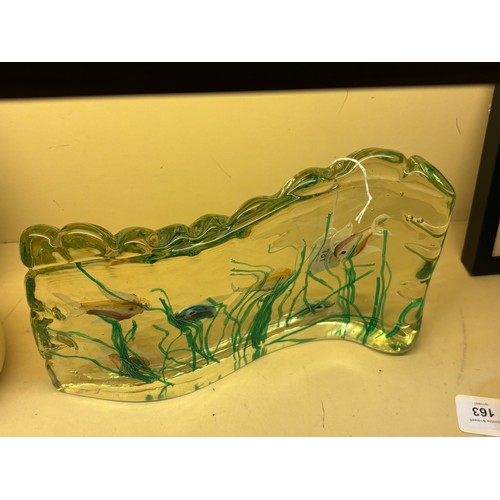 181 - A Murano glass aquarium panel with 6 fish, length 29cm, height 18cm