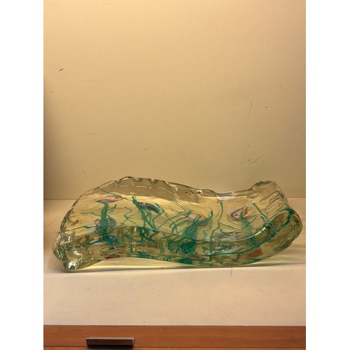 181 - A Murano glass aquarium panel with 6 fish, length 29cm, height 18cm