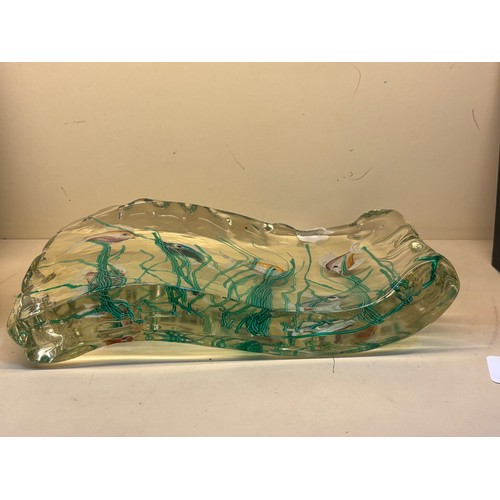 181 - A Murano glass aquarium panel with 6 fish, length 29cm, height 18cm