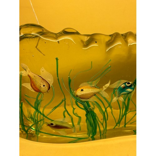 181 - A Murano glass aquarium panel with 6 fish, length 29cm, height 18cm