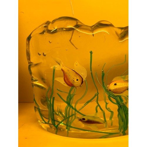 181 - A Murano glass aquarium panel with 6 fish, length 29cm, height 18cm