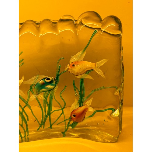 181 - A Murano glass aquarium panel with 6 fish, length 29cm, height 18cm