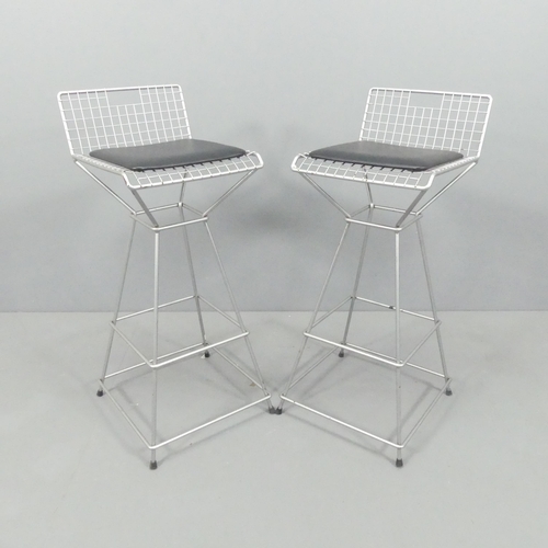 2060 - A pair of post-modern wire mesh barstools by Meshman.