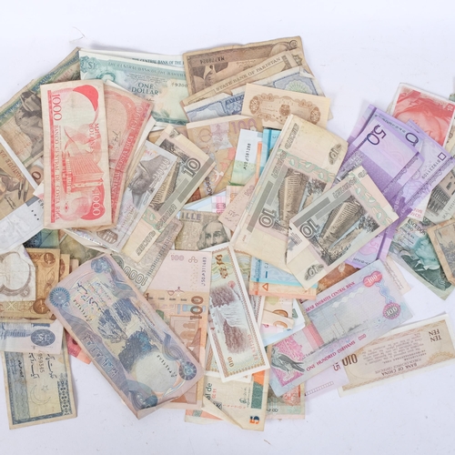 333 - A collection of worldwide banknotes, including Central Bank of Kuwait, Jamaica, Turkey etc