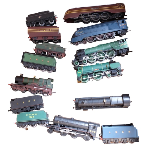 104 - A quantity of collectable model locomotives, various on associated wooden display plinths