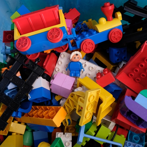 134 - A large quantity of Duplo building blocks and accessories