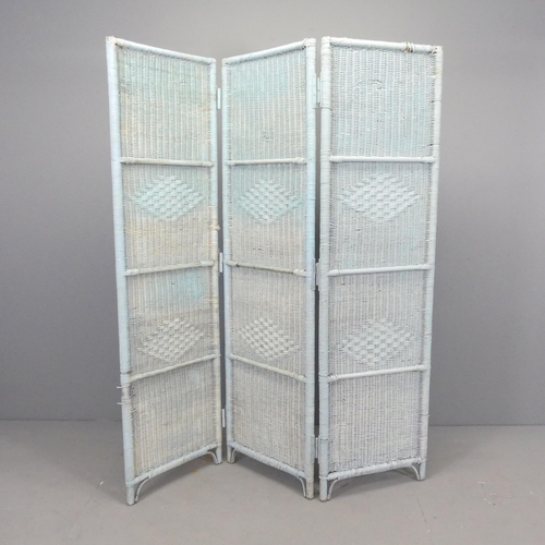 2667 - A vintage three-fold wicker room divider screen. Each panel 45x165cm.