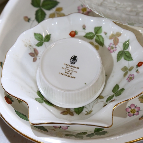 949 - Wedgwood, Wild Strawberry, serving platter, sauce boat, etc, and a Wedgwood Barlaston creamware 2-ha... 