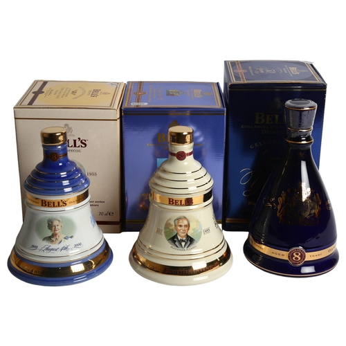 983 - A Bell's Old Scotch Whisky Christmas 2003 decanter, boxed, full, a Bell's Extra Special Old Scotch W... 