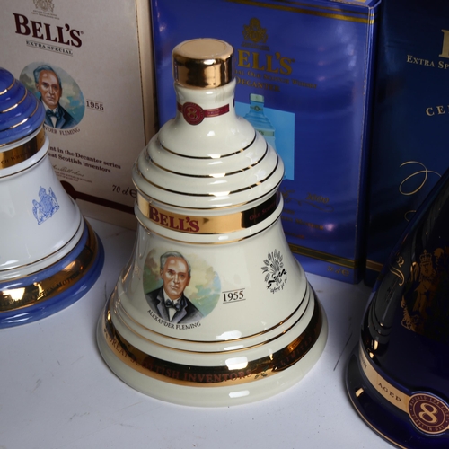 983 - A Bell's Old Scotch Whisky Christmas 2003 decanter, boxed, full, a Bell's Extra Special Old Scotch W... 