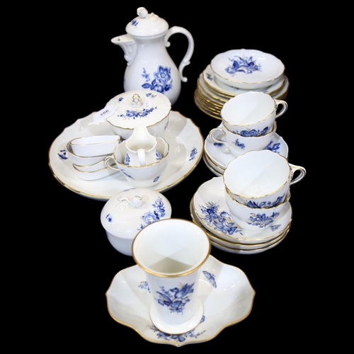 995 - MEISSEN - a collection of Meissen Aquatinta dinnerware, including coffee pot, cups, saucers, vase, d... 