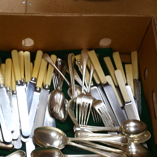 1125 - A large quantity of Old English silver plated cutlery, bead-edged, and Fiddle patterned, etc