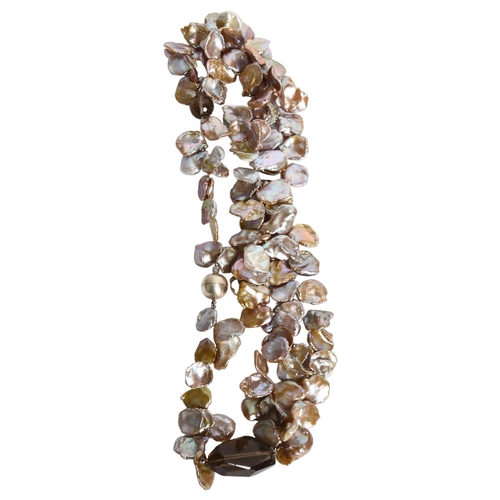 1169 - A stylised freshwater pearl necklace, with silvered magnetic clasp