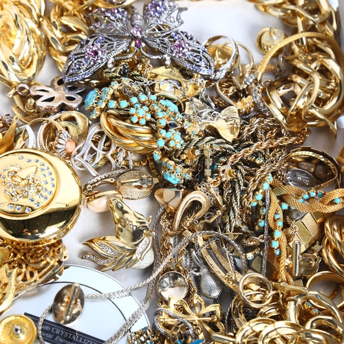 1190 - A tray of Vintage and other gilt-metal costume jewellery, necklaces