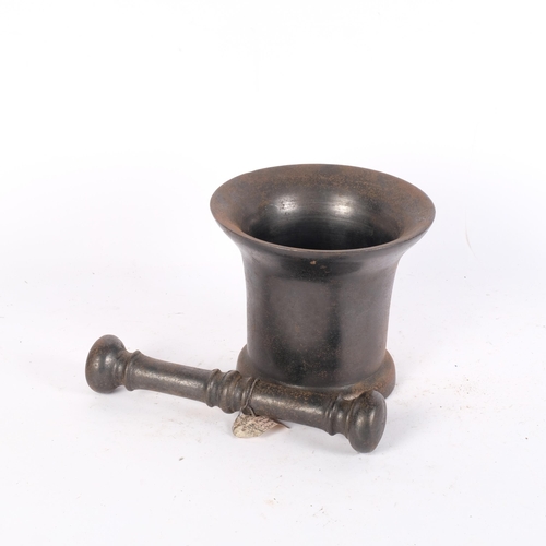 674 - Antique cast-iron pestle and mortar, H14cm