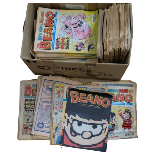 680 - Boxful of Beano comics, 1990s etc