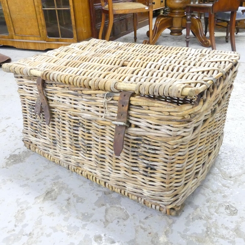 2713 - A large wicker laundry hamper. 75x40x52cm.