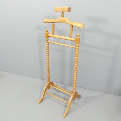 2107 - A beech valet stand. 50x120x48cm.