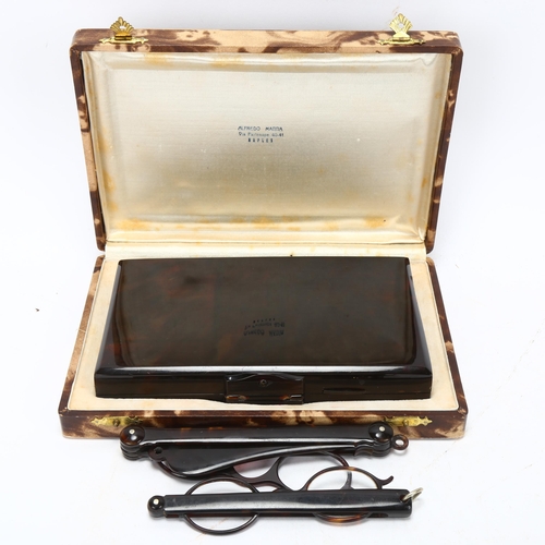 152 - An Art Deco Italian tortoiseshell lady's travelling make-up case, with inner compartments, by Alfred... 