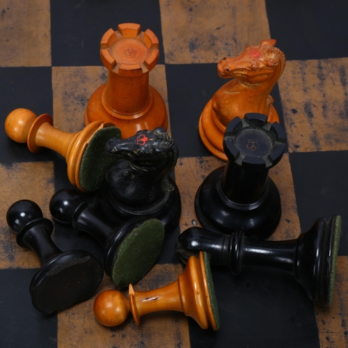 210 - Jaques of London Staunton pattern chess set, boxwood and ebonised, King height 8cm, King stamped Jaq... 