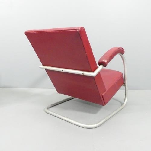 2046 - A mid-century modernist cantilever tubular steel lounge chair.