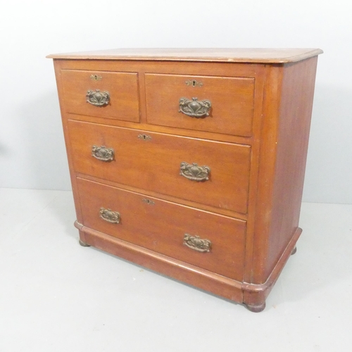 2104 - A Victorian mahogany chest of two short and three long drawers. 90x82x46cm.