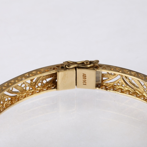 1233 - A 9ct gold filigree hinged bangle, maker ARR, band width 6.7mm, internal circumference 17cm, 12.5g