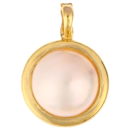 1250 - A modern 9ct gold Mabe pearl pendant, 27.7mm, 2.6g