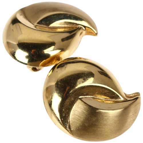 1306 - A pair of 9ct gold modernist clip-on earrings, maker EAS, brushed and polished settings, 16.8mm, 2.9... 