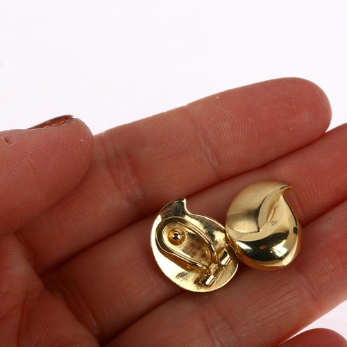 1306 - A pair of 9ct gold modernist clip-on earrings, maker EAS, brushed and polished settings, 16.8mm, 2.9... 