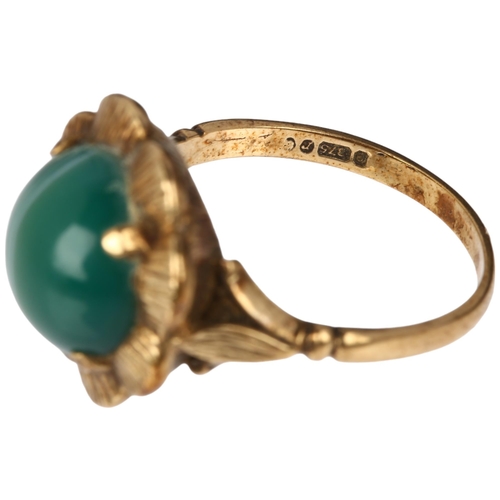 1314 - A late 20th century 9ct gold green lace agate flowerhead ring, London 1972, claw set with round cabo... 