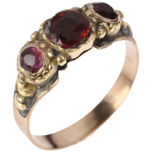 1343 - An early 20th century three stone garnet half hoop ring, apparently unmarked, setting height 6mm, si... 