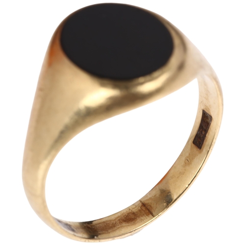 1359 - A mid-20th century 9ct gold onyx signet ring, maker HG&S, Birmingham 1960, setting height 15.4mm, si... 