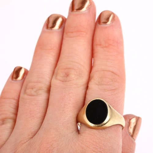 1359 - A mid-20th century 9ct gold onyx signet ring, maker HG&S, Birmingham 1960, setting height 15.4mm, si... 