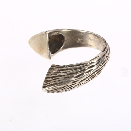 1402 - A large sterling silver bark torque ring, maker CD, Sheffield 1971, setting height 9.9mm, size Q, 15... 