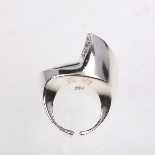 1417 - LAPPONIA - a heavy Finnish modernist sterling silver abstract ring, designed by Poul Havgaard, circa... 