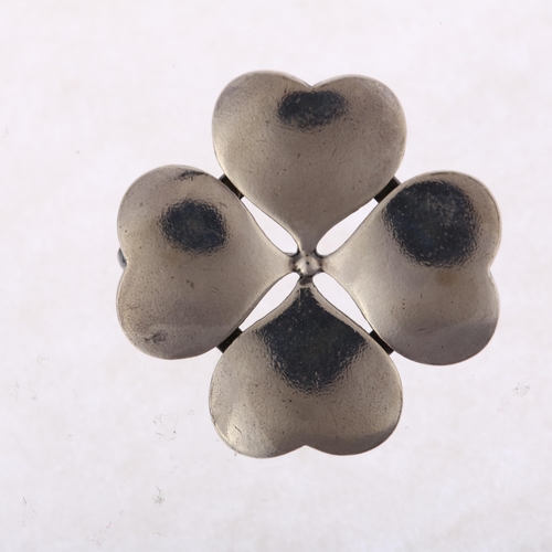 1440 - HANS HANSEN - a Danish modernist sterling silver heart 4-leaf clover brooch, circa 1960s, 26.5mm, 7.... 