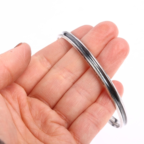 1442 - HANS HANSEN -a Danish modernist oxidised sterling silver slave bangle, circa 1960s, band width 6mm, ... 