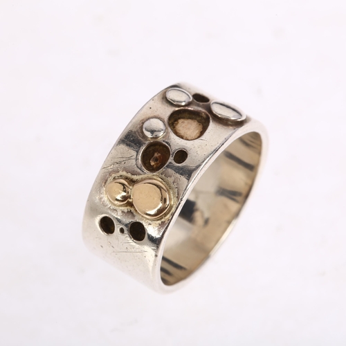 1472 - CATHY TIMBRELL (THE DUCKBARN STUDIO) - a bespoke sterling silver and gold organic band ring, band wi... 