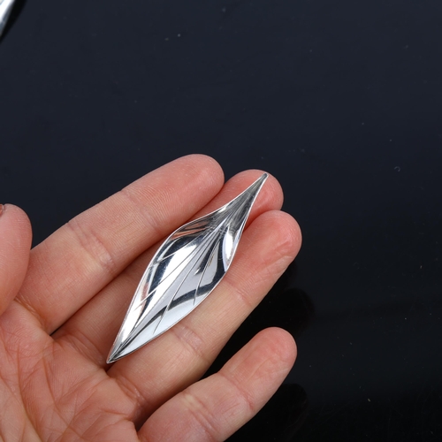 1505 - HERMANN SIERSBOL - 5 Danish modernist sterling silver leaf brooches, largest 71.5mm, 24.9g total (5)