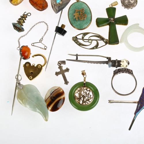 1516 - Various jewellery, including Navajo sterling silver and turquoise heart stickpin, butterscotch amber... 