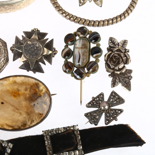 1517 - Various silver jewellery, including heavy shield fob medal, pair of Georgian paste buckles, agate pa... 