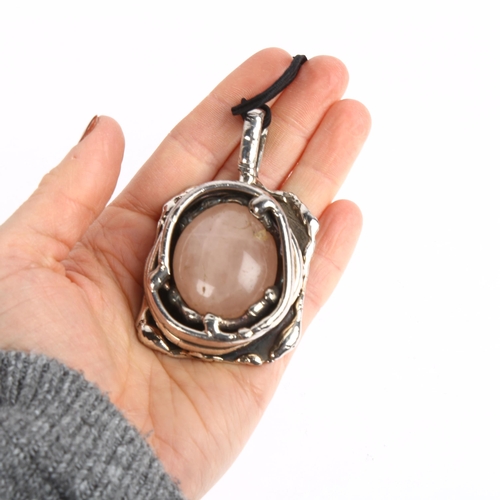 1533 - DANSK SMYKKEKUNST - a large Danish brutalist silver plated rose quartz abstract pendant necklace, on... 