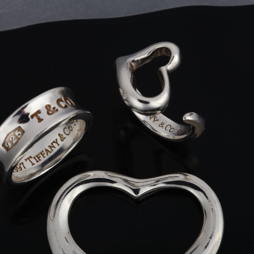 1539 - TIFFANY & CO - 3 pieces of sterling silver jewellery, including heart pendant, 33.1mm, 21.6g total (... 